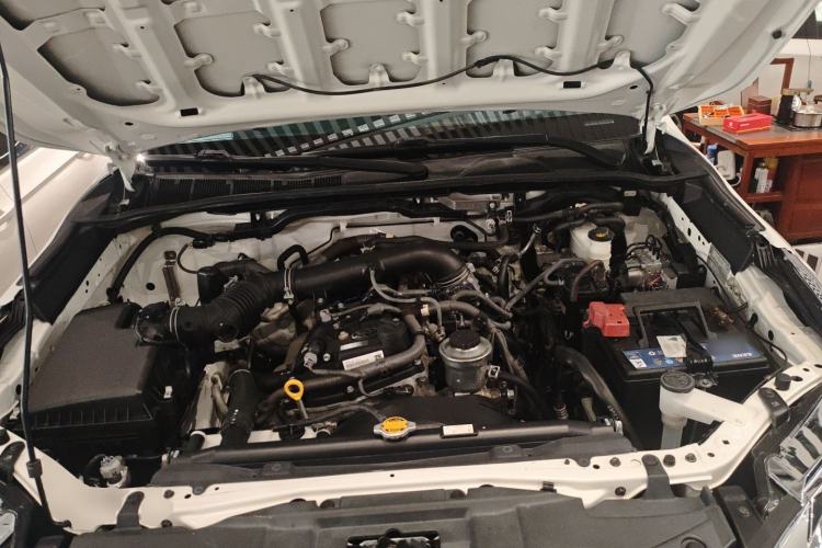 Used Toyota Fortuner 2016 2.7L Middle East Version Engine Bay