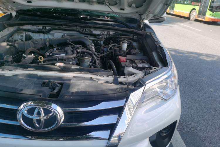 Used Toyota Fortuner 2016 2.7L Middle East Version Engine Bay Left