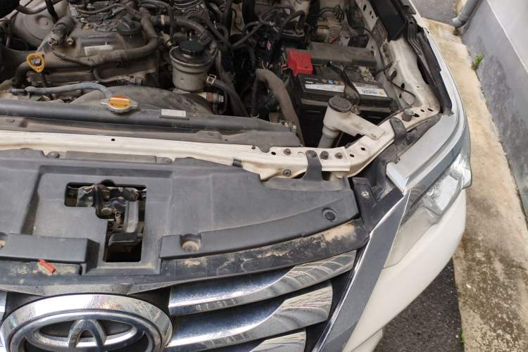 Used Toyota Fortuner 2016 2.7L Middle East Version Engine Bay Left