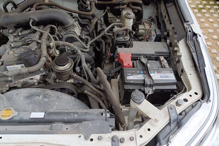 Used Toyota Fortuner 2016 2.7L Middle East Version Engine Bay Left