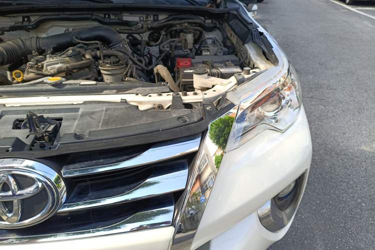 Used Toyota Fortuner 2016 2.7L Middle East Version Engine Bay Left