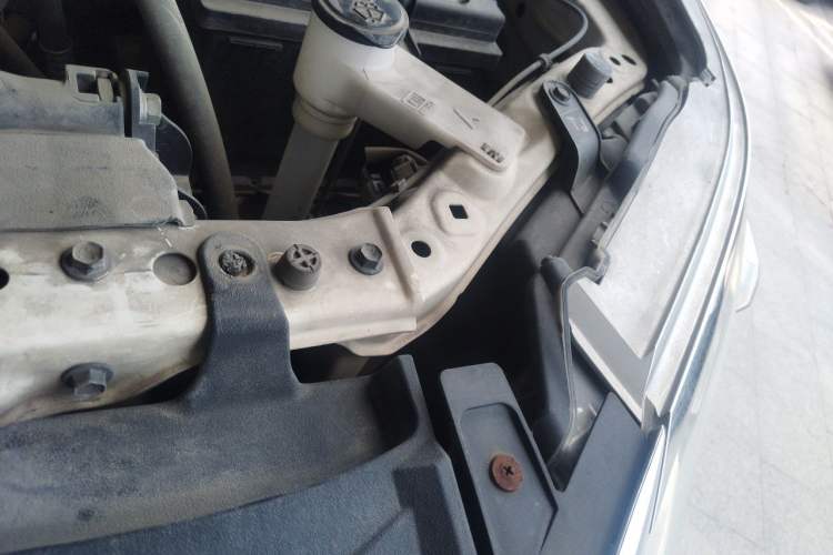 Used Toyota Fortuner 2016 2.7L Middle East Version Engine Bay Left