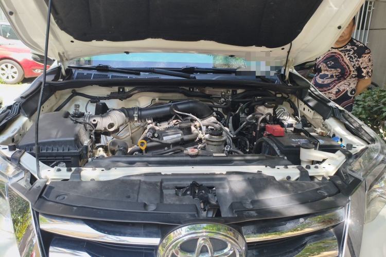 Used Toyota Fortuner 2016 2.7L Middle East Version Engine Bay