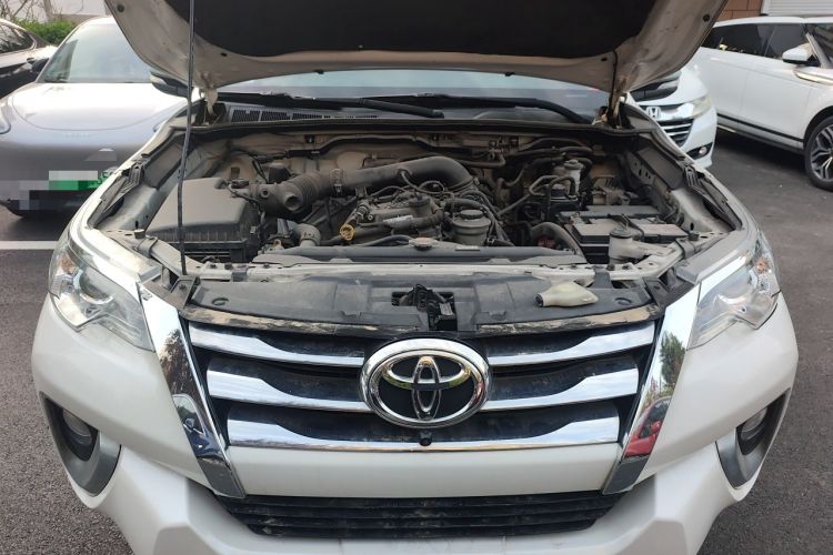 Used Toyota Fortuner  Engine Bay