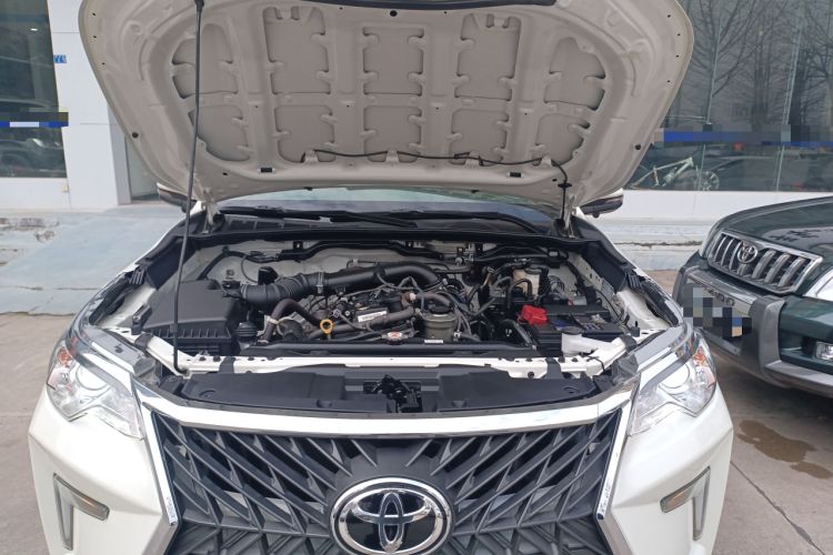 Used Toyota Fortuner 2016 2.7L Middle East Version Engine Bay