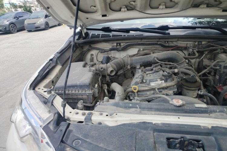 Used Toyota Fortuner 2016 2.7L Middle East Version Engine Bay Right