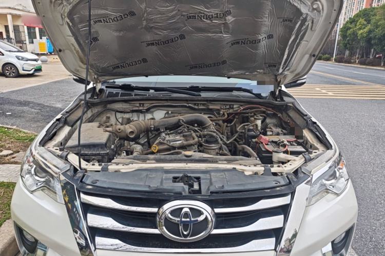Used Toyota Fortuner 2016 2.7L Middle East Version Engine Bay