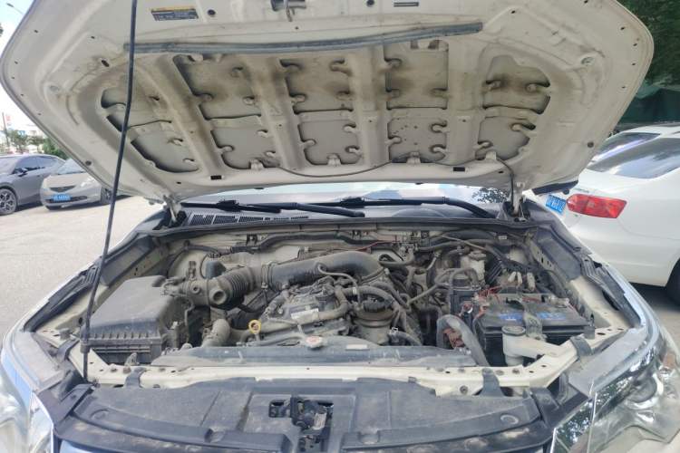 Used Toyota Fortuner 2016 2.7L Middle East Version Engine Bay