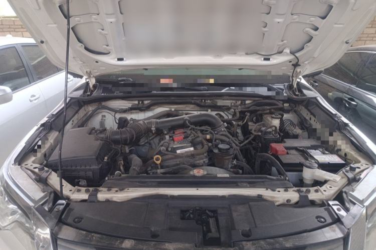 Used Toyota Fortuner 2016 2.7L Middle East Version Engine Bay