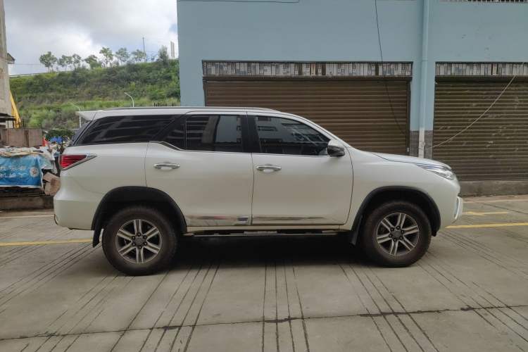 Used Toyota Fortuner 2016 2.7L Middle East Version Exterior 3