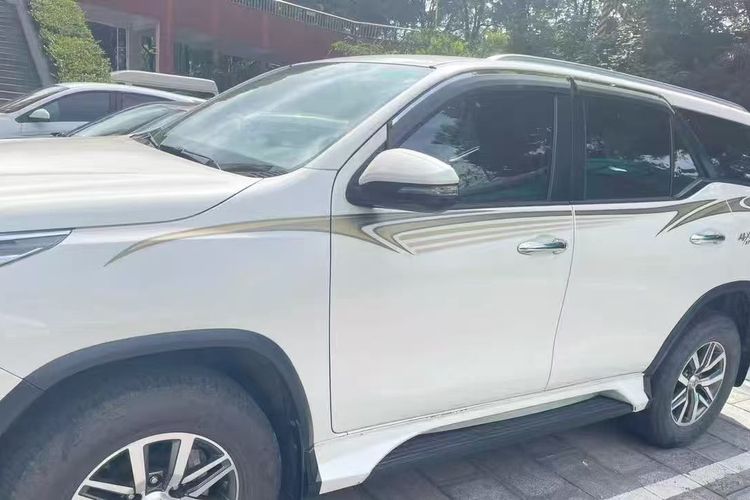 Used Toyota Fortuner 2016 2.7L Middle East Version Exterior 3
