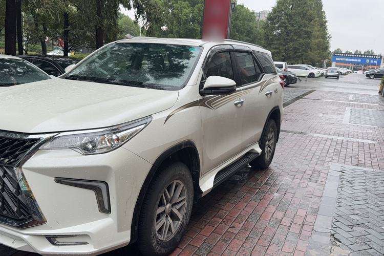 Used Toyota Fortuner 2016 2.7L Middle East Version Exterior 4