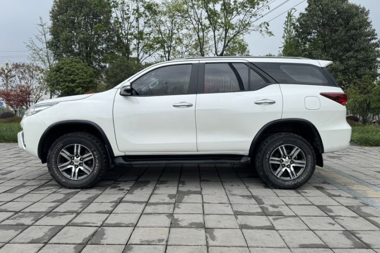 Used Toyota Fortuner 2016 2.7L Middle East Version Exterior 6