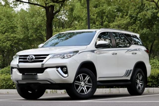 Ojetý Toyota Fortuner 2016 2.7L Middle East Version