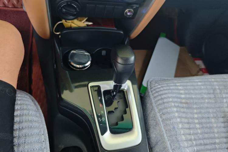 Used Toyota Fortuner 2016 2.7L Middle East Version Gear Lever