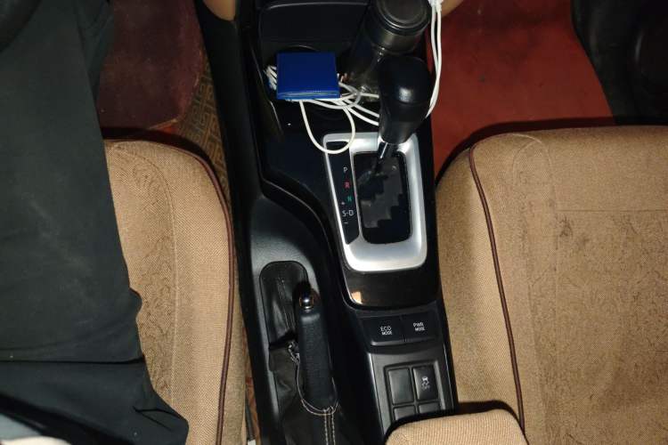 Used Toyota Fortuner 2016 2.7L Middle East Version Gear Lever