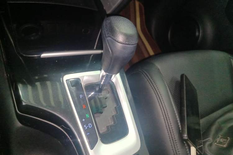 Used Toyota Fortuner 2016 2.7L Middle East Version Gear Lever