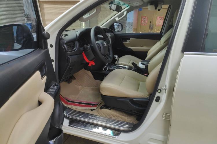 Used Toyota Fortuner 2016 2.7L Middle East Version Interior 1