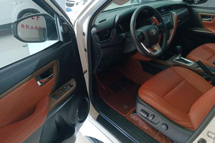 Used Toyota Fortuner 2016 2.7L Middle East Version Interior 2
