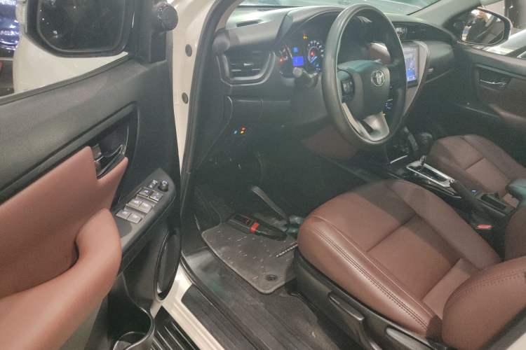 Used Toyota Fortuner 2016 2.7L Middle East Version Interior 3