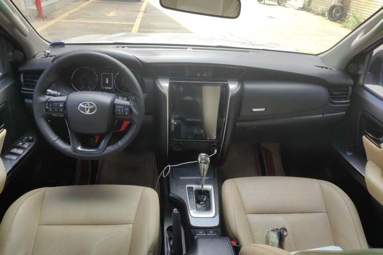 Used Toyota Fortuner 2016 2.7L Middle East Version Interior 3