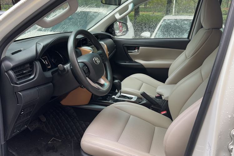 Used Toyota Fortuner 2016 2.7L Middle East Version Interior 3