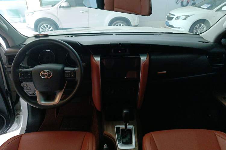 Used Toyota Fortuner 2016 2.7L Middle East Version Interior 3