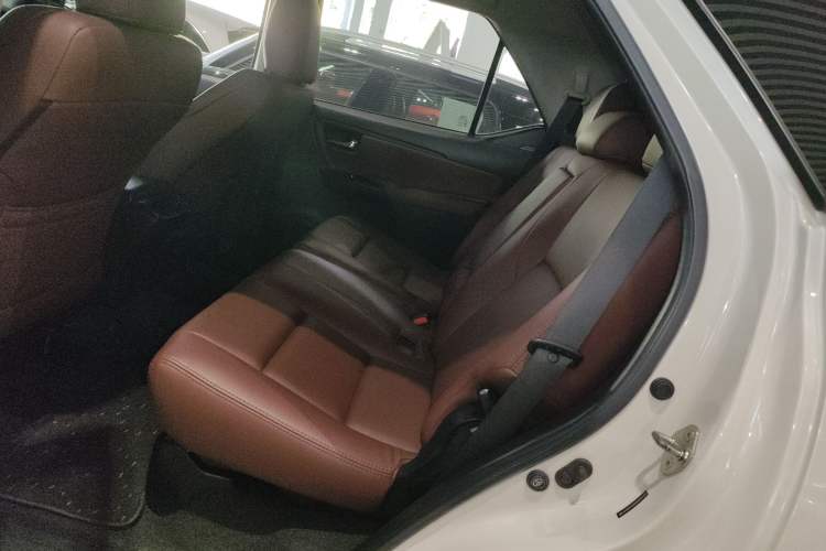 Used Toyota Fortuner 2016 2.7L Middle East Version Interior 4