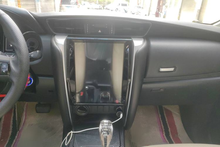 Used Toyota Fortuner 2016 2.7L Middle East Version Interior 4