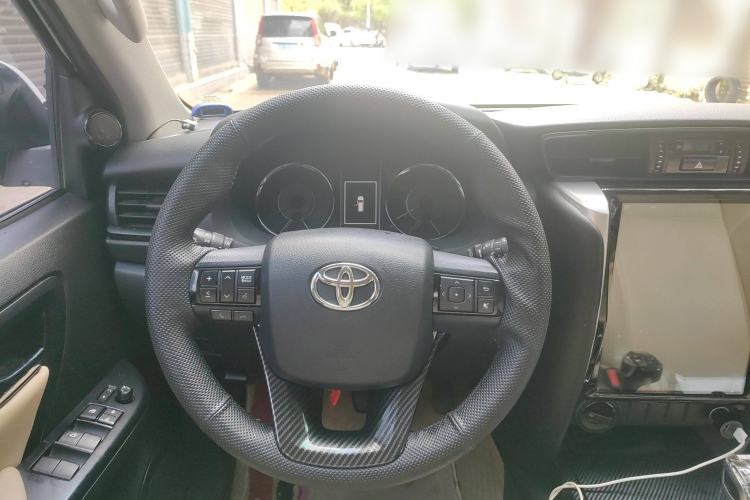 Used Toyota Fortuner 2016 2.7L Middle East Version Interior 5