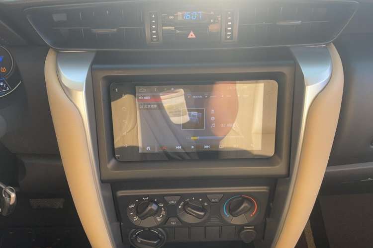 Used Toyota Fortuner 2016 2.7L Middle East Version Interior 5