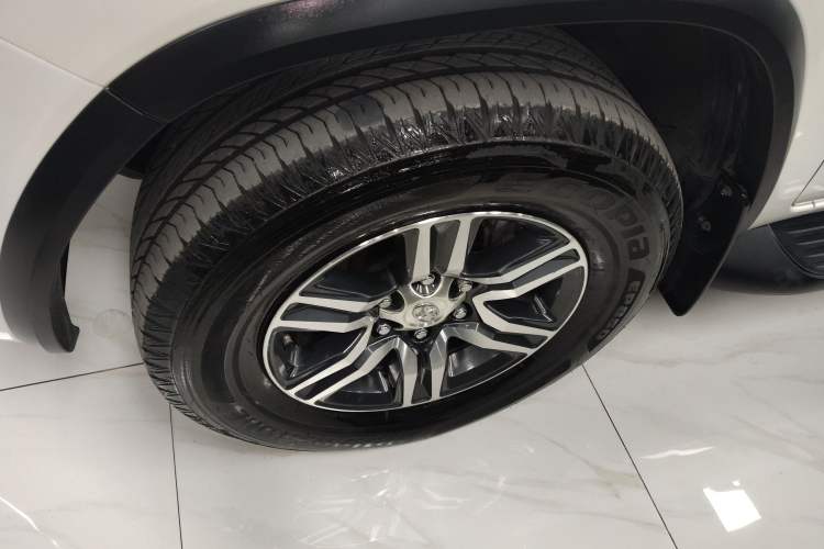 Used Toyota Fortuner 2016 2.7L Middle East Version Left Front Wheel Hub