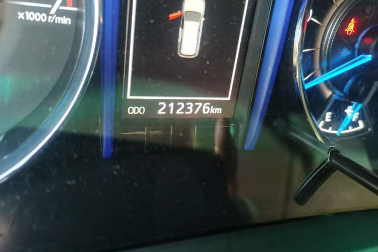 Used Toyota Fortuner 2016 2.7L Middle East Version Odometer Close Up