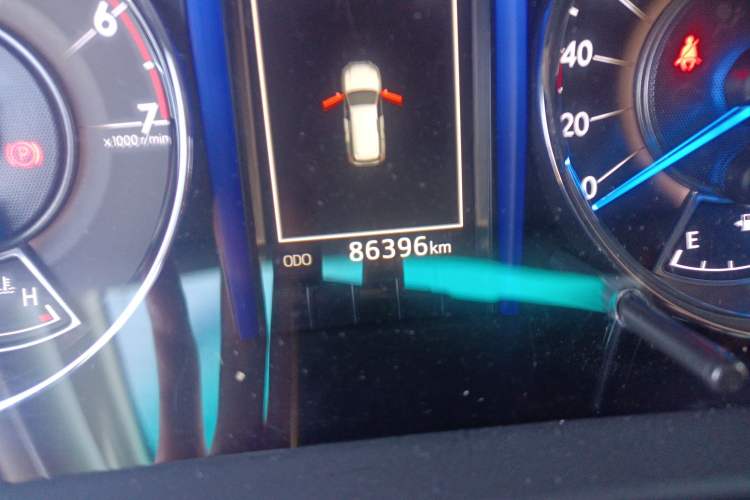 Used Toyota Fortuner 2016 2.7L Middle East Version Odometer Close Up