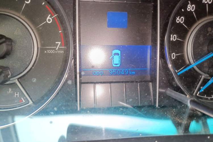 Used Toyota Fortuner 2016 2.7L Middle East Version Odometer Close Up