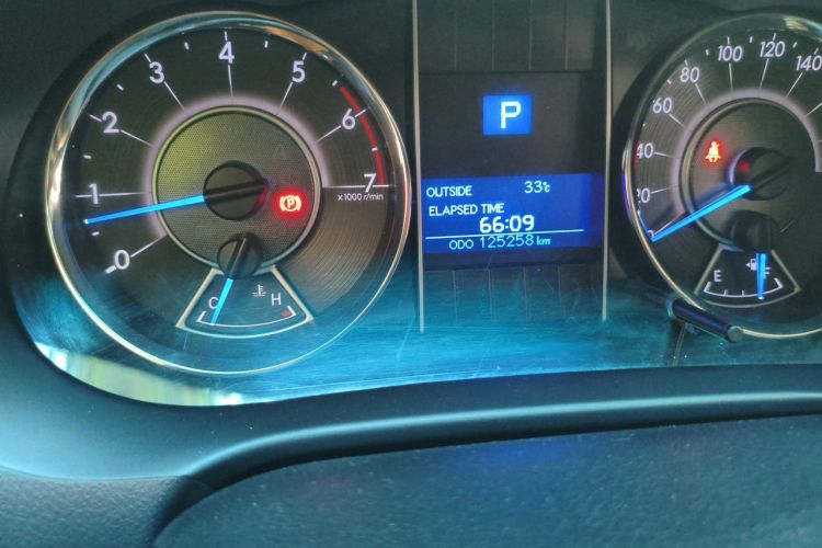 Used Toyota Fortuner 2016 2.7L Middle East Version Odometer Close Up