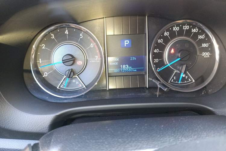 Used Toyota Fortuner 2016 2.7L Middle East Version Odometer Close Up
