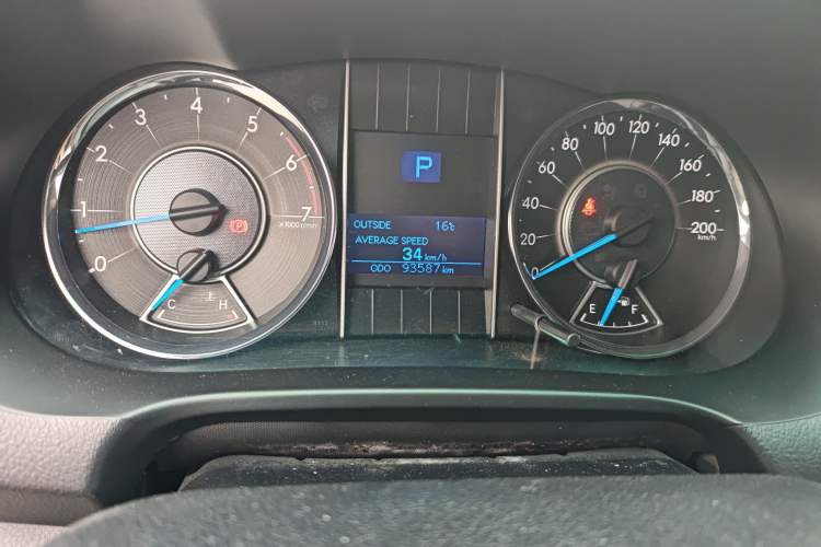 Used Toyota Fortuner 2016 2.7L Middle East Version Odometer Close Up