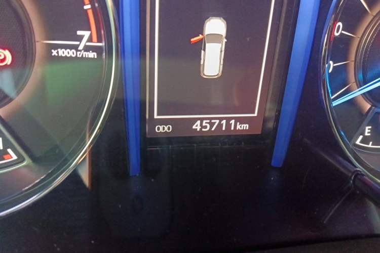 Used Toyota Fortuner 2016 2.7L Middle East Version Odometer Close Up