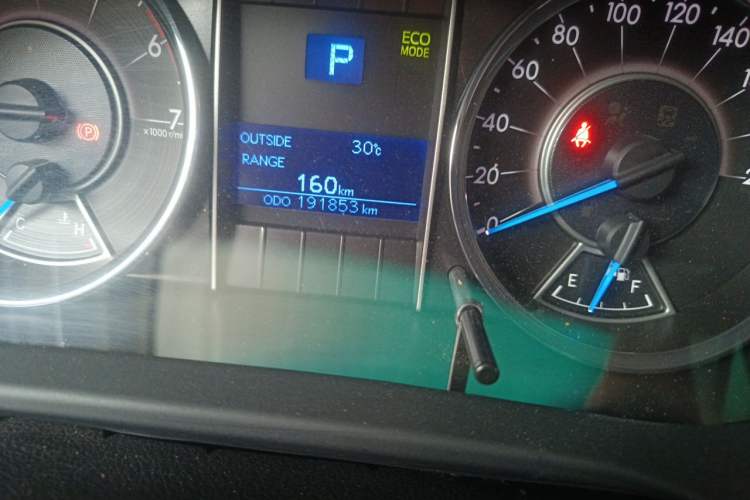 Used Toyota Fortuner 2016 2.7L Middle East Version Odometer Close Up