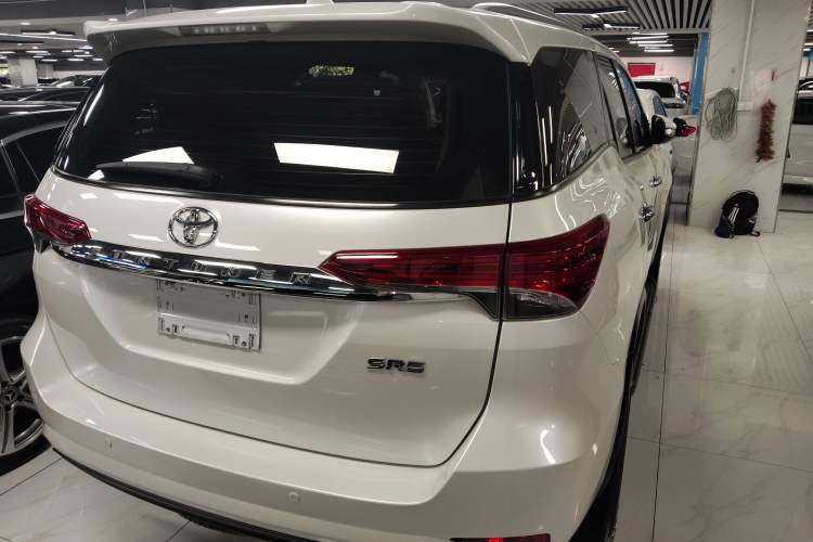 Used Toyota Fortuner 2016 2.7L Middle East Version Rear Right 45 Deg