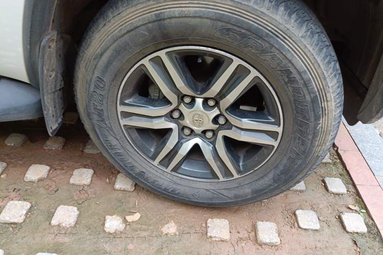 Used Toyota Fortuner 2016 2.7L Middle East Version Right Front Wheel Hub