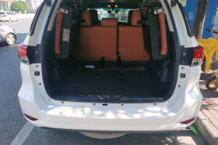 Used Toyota Fortuner 2016 2.7L Middle East Version Trunk