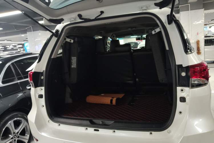 Used Toyota Fortuner 2016 2.7L Middle East Version Trunk