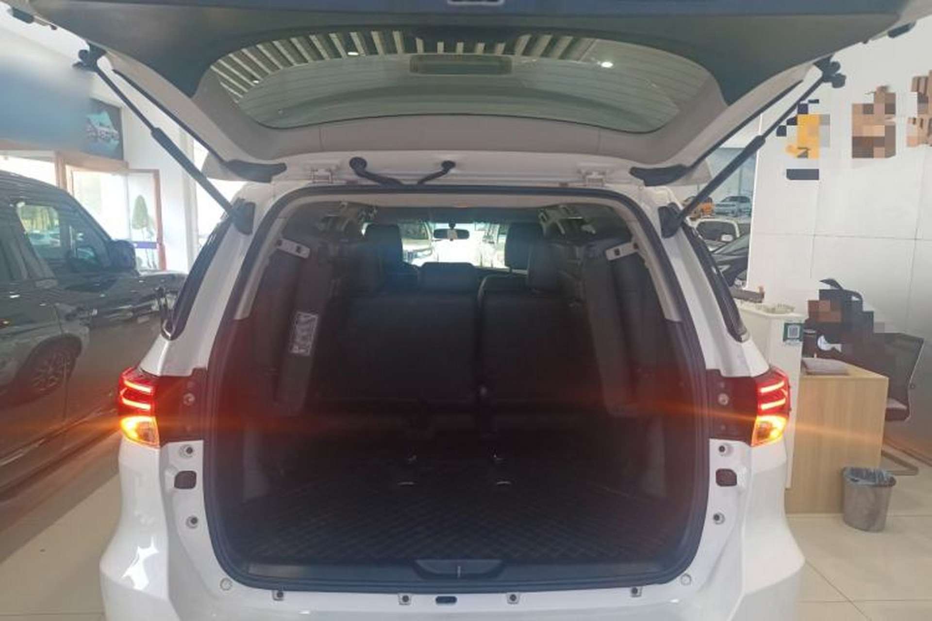 Used Toyota Fortuner 2016 2.7L Middle East Version Trunk