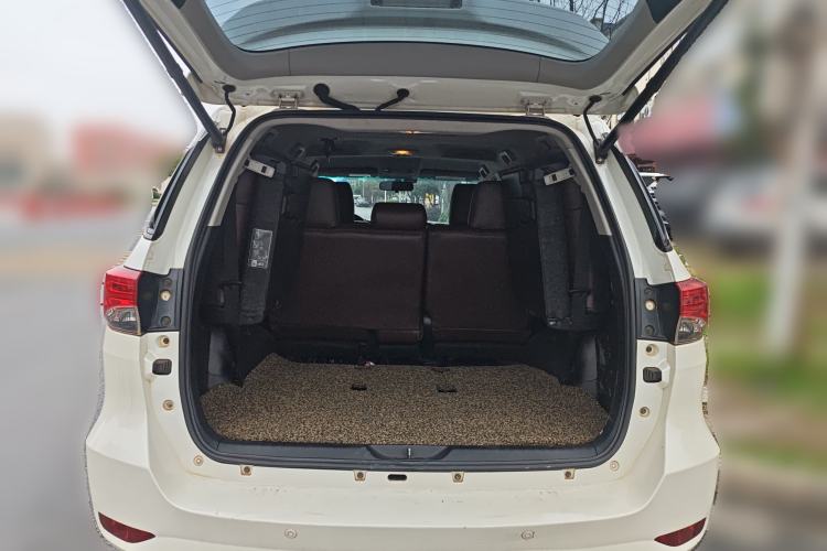Used Toyota Fortuner 2016 2.7L Middle East Version Trunk