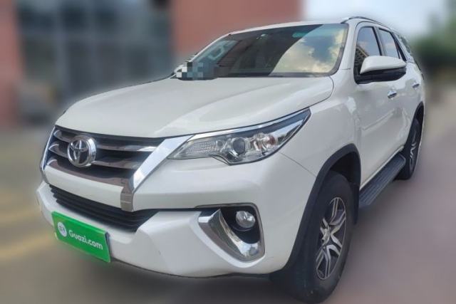 Ojetý Toyota Fortuner 2016 Model, 2.7L, Automatic Transmission, 7-Seater