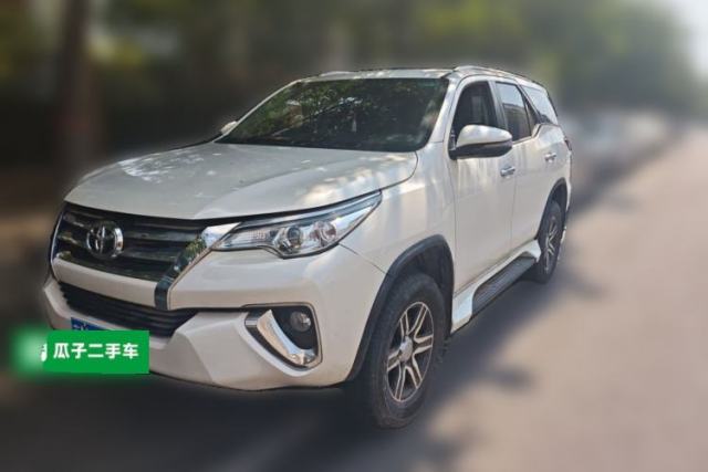 Ojetý Toyota Fortuner Toyota Fortuner 2017, 2.7L, automatic transmission, 7 seats, gasoline (Middle East-spec parallel import)