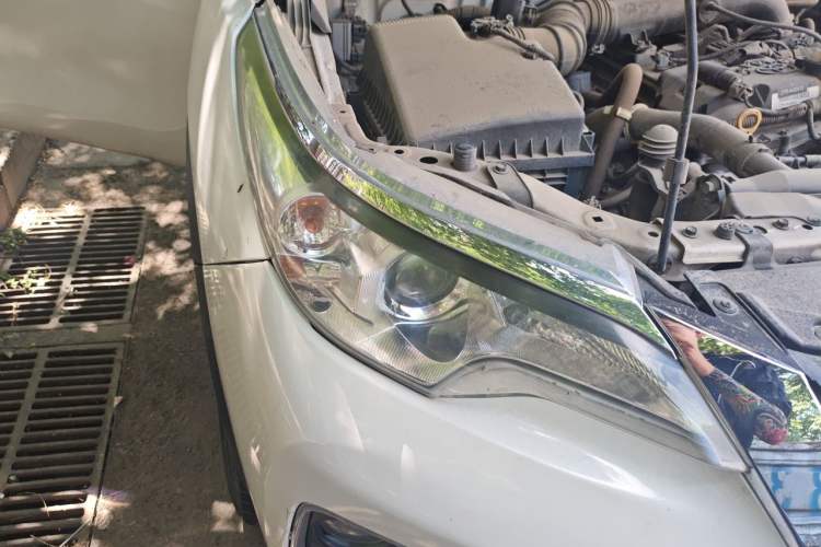 Used Toyota Fortuner  Right Front Headlight