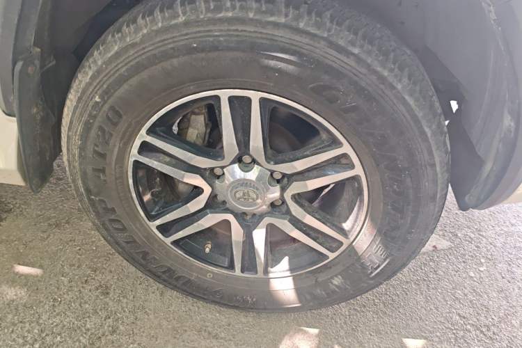 Used Toyota Fortuner  Right Front Wheel Hub